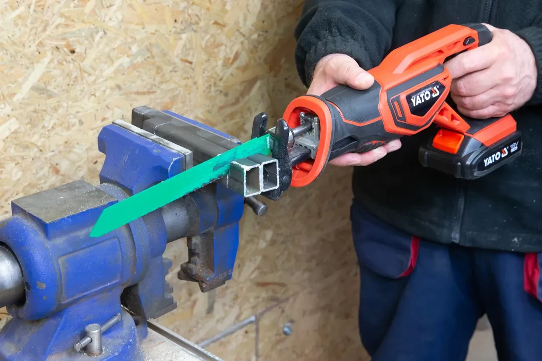 اركت زقزاق خازن 18 فولت ليثيوم  خشب و حديد من ياتو